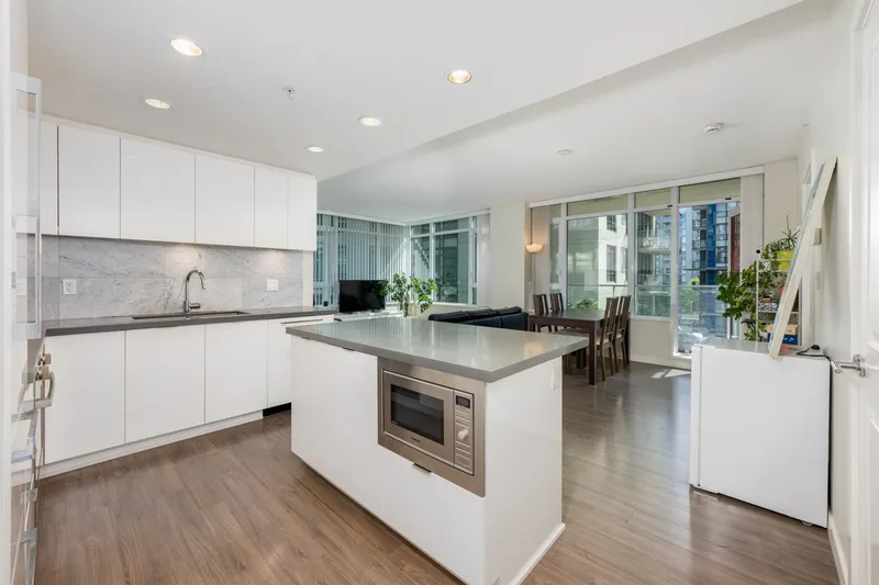 709 7368 GOLLNER AVENUE - photo 3 of 25