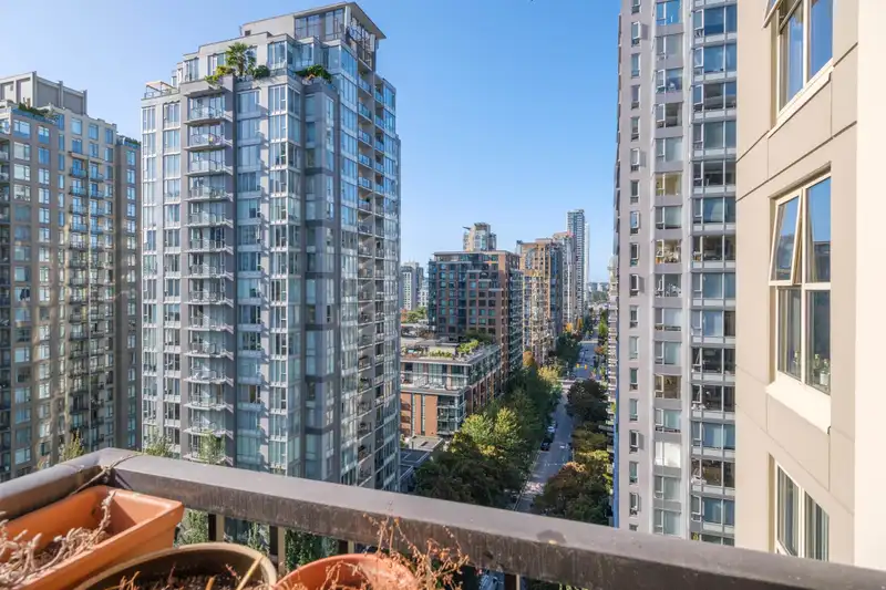 1507 989 RICHARDS STREET - photo 1 of 31