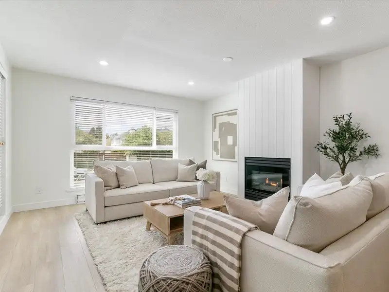 112 19835 64 AVENUE - photo 1 of 14