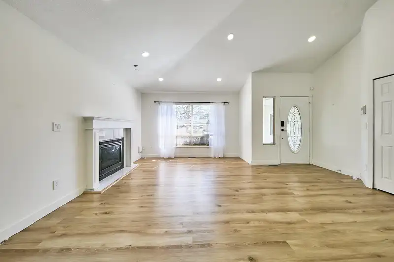 23015 124B AVENUE - photo 4 of 38