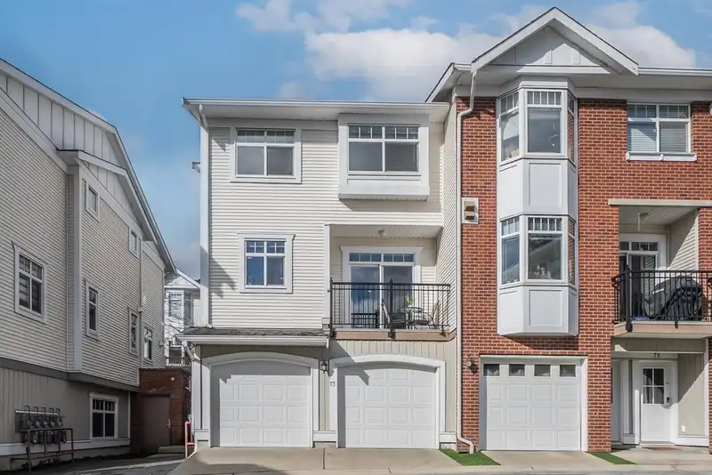 73 19551 66 AVENUE - photo 1 of 39