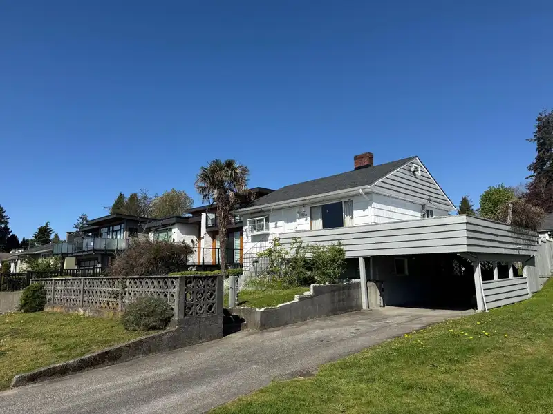 890 WHITCHURCH STREET - photo 1 of 6