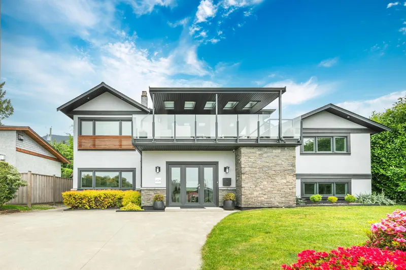 4106 CANTERBURY CRESCENT - photo 3 of 25