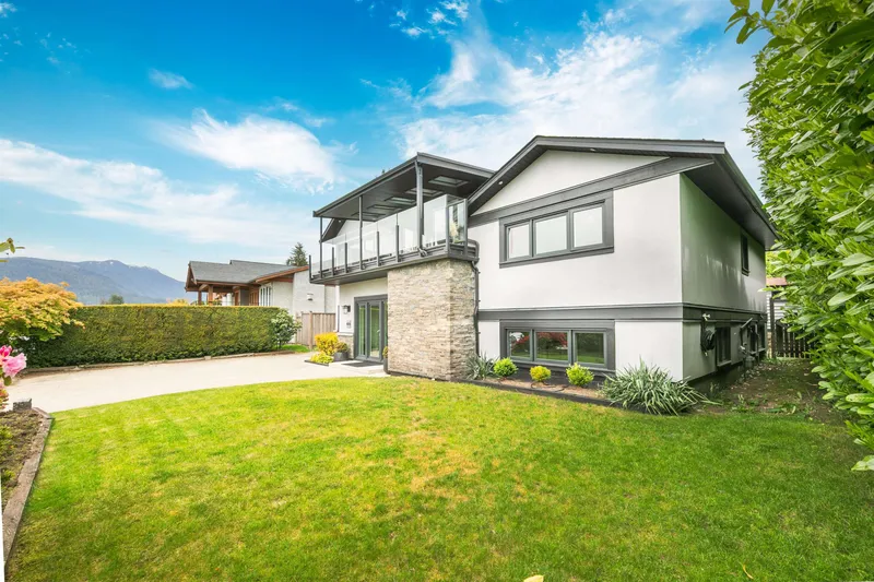 4106 CANTERBURY CRESCENT - photo 4 of 25