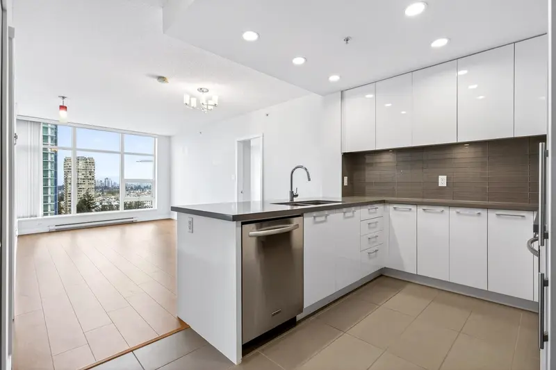 2005 4880 BENNETT STREET - photo 2 of 25