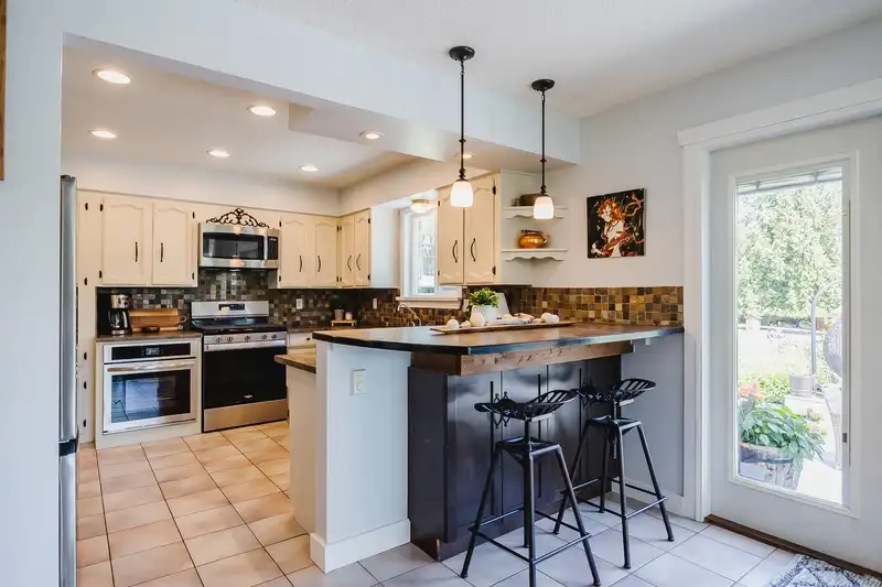 10950 284 STREET - photo 3 of 40