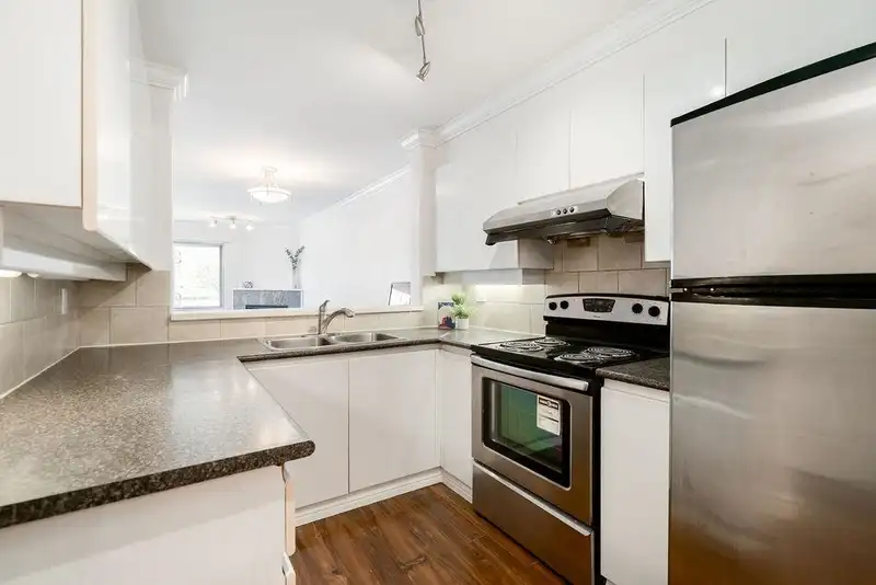 301 210 CARNARVON STREET - photo 3 of 35