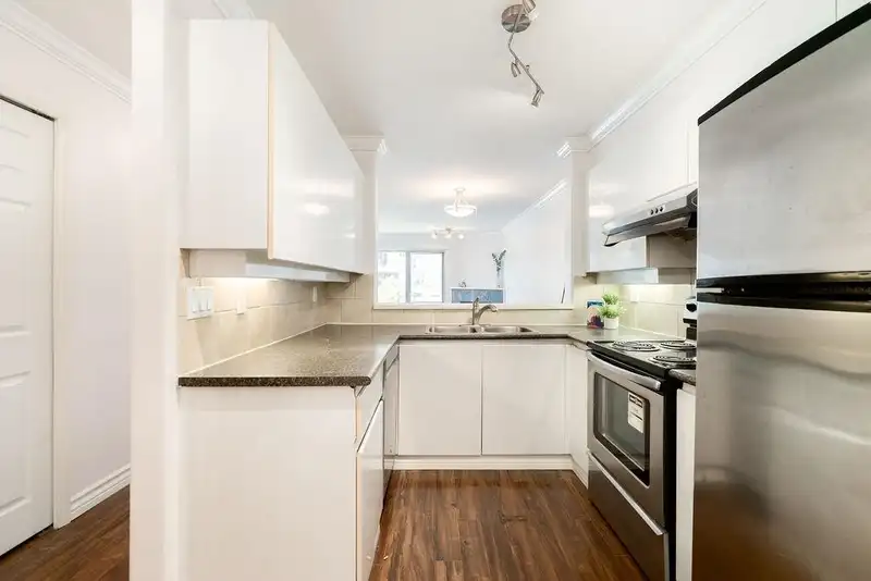 301 210 CARNARVON STREET - photo 4 of 35