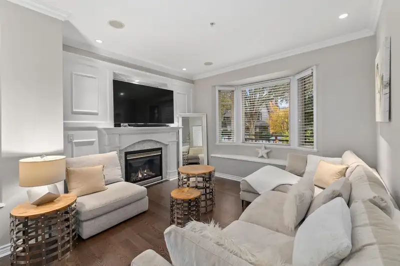 3135 SUNNYHURST ROAD - photo 4 of 31