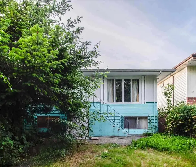 431 SE MARINE DRIVE - photo 2 of 3