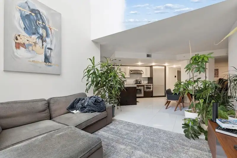 1106 HORNBY STREET - photo 4 of 21