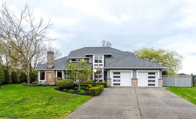 15464 60A AVENUE - photo 1 of 40