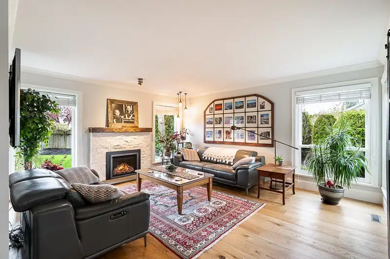 15464 60A AVENUE - photo 3 of 40