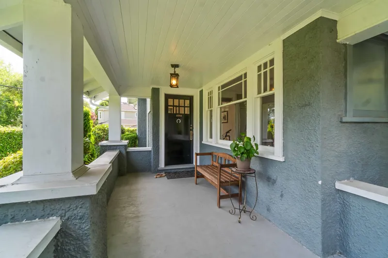 1120 DEVONSHIRE CRESCENT - photo 3 of 25