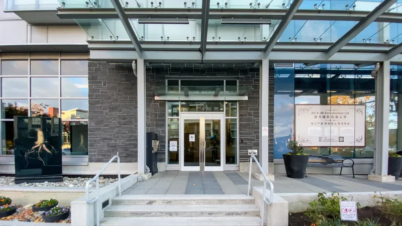 1606 5233 GILBERT ROAD - photo 2 of 11