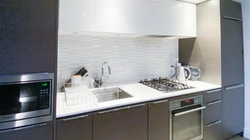 1606 5233 GILBERT ROAD - photo 4 of 11