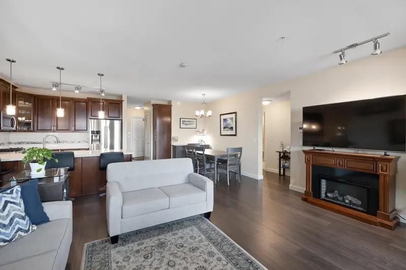 A510 20716 WILLOUGHBY TOWN CENTRE DRIVE - photo 4 of 25