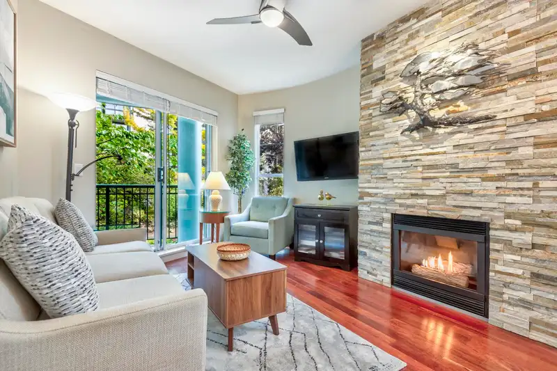 202 1928 NELSON STREET - photo 4 of 24