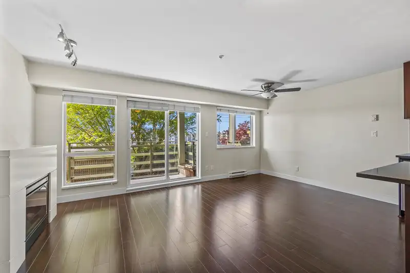 363 15850 26 AVENUE - photo 2 of 31