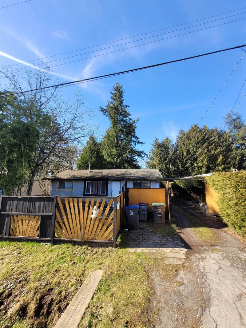 10577 138A STREET - photo 2 of 4