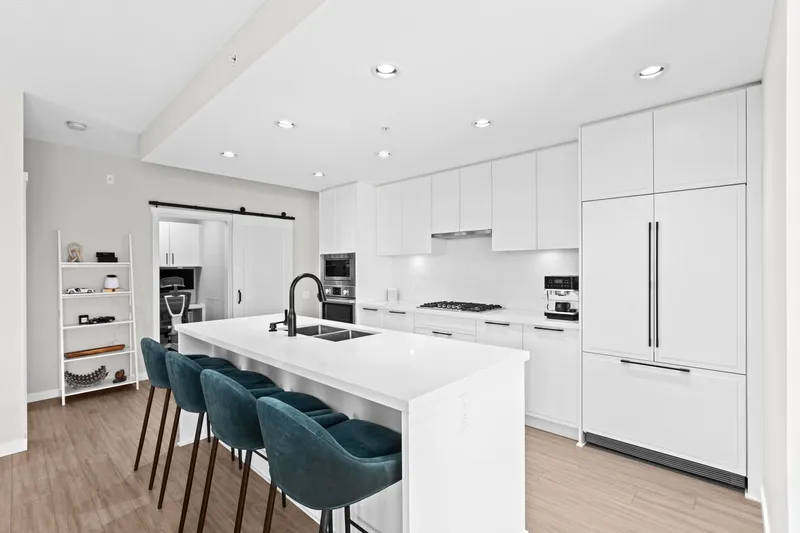 508 3198 RIVERWALK AVENUE - photo 2 of 25