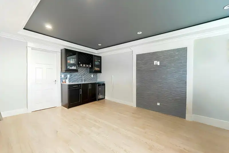 520 EWEN AVENUE - photo 4 of 21