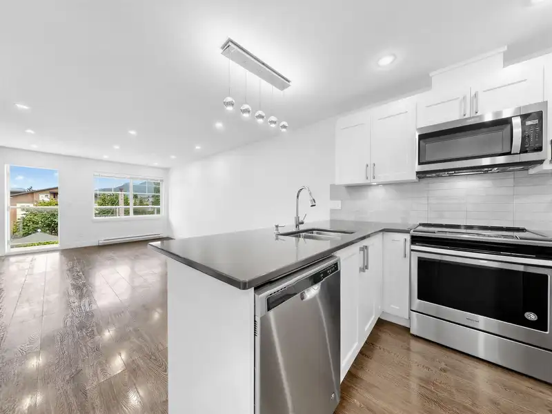 401 1990 WESTMINSTER AVENUE - photo 1 of 31