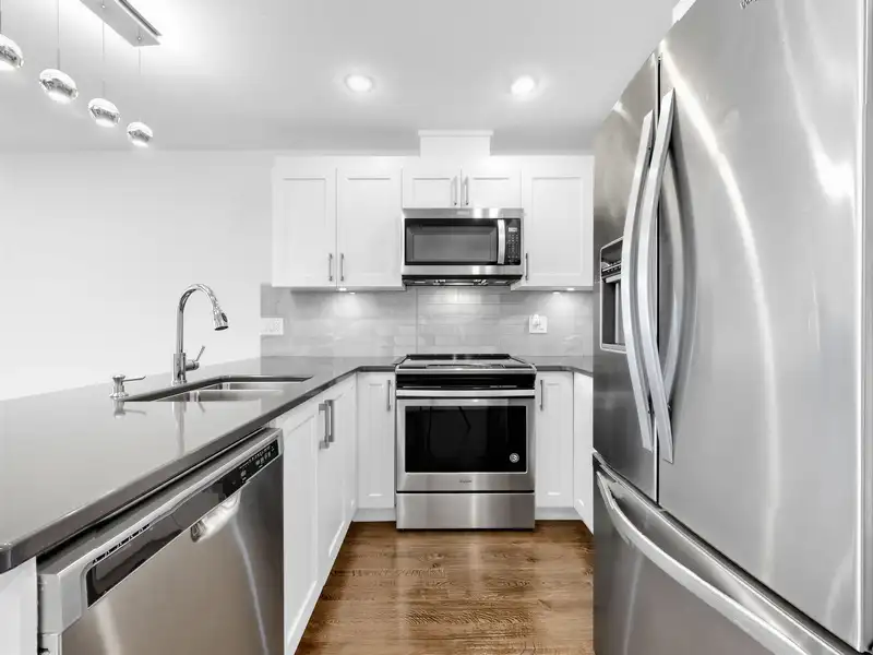 401 1990 WESTMINSTER AVENUE - photo 2 of 31