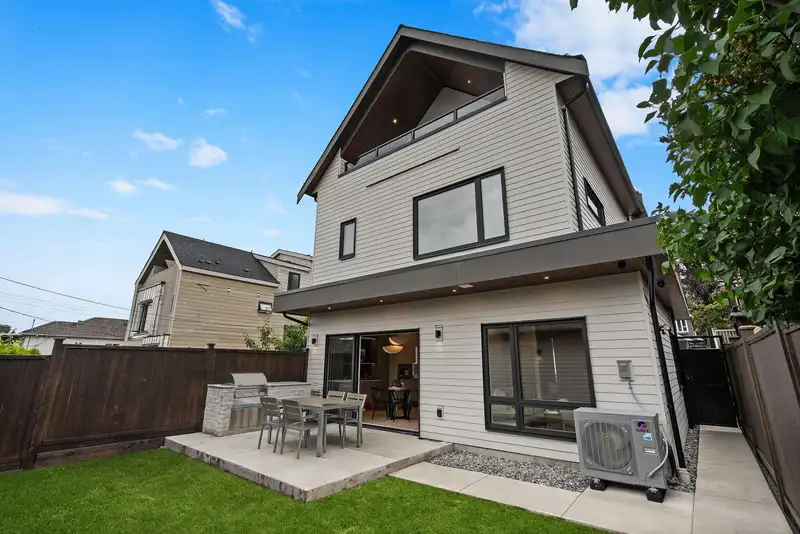 2 2211 WILLIAM STREET - photo 1 of 40