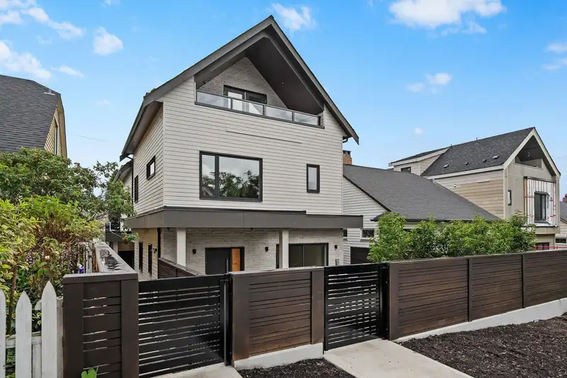 2 2211 WILLIAM STREET - photo 2 of 40