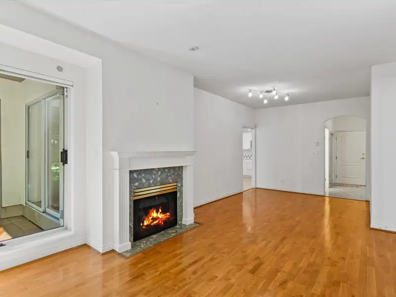 104 5735 HAMPTON PLACE - photo 4 of 26