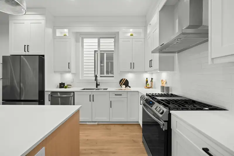 16706 16 AVENUE - photo 3 of 40