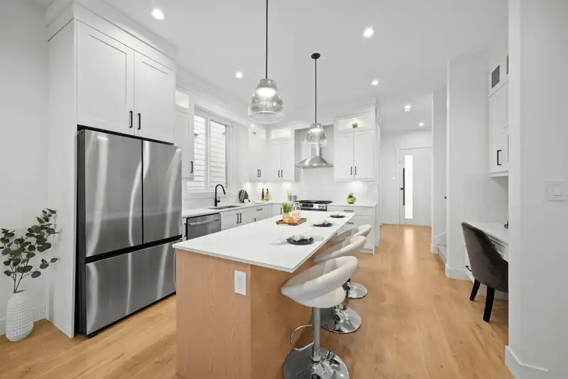 16706 16 AVENUE - photo 4 of 40