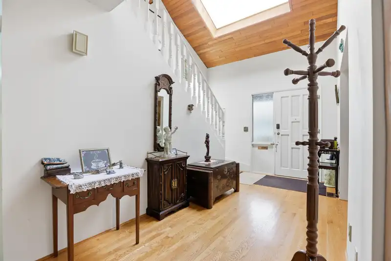 11104 BRIDLINGTON DRIVE - photo 4 of 40