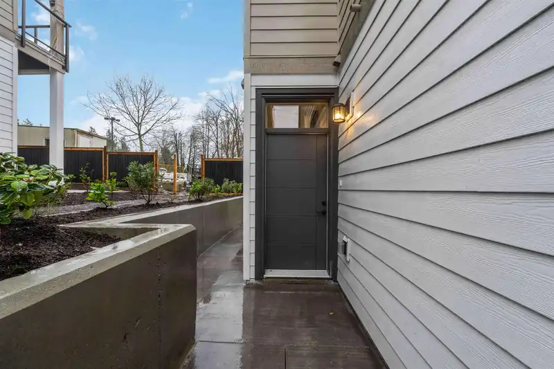112 34588 MARSHALL ROAD - photo 3 of 33