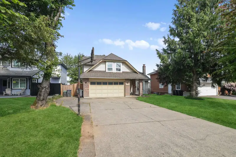 6960 143A STREET - photo 2 of 25
