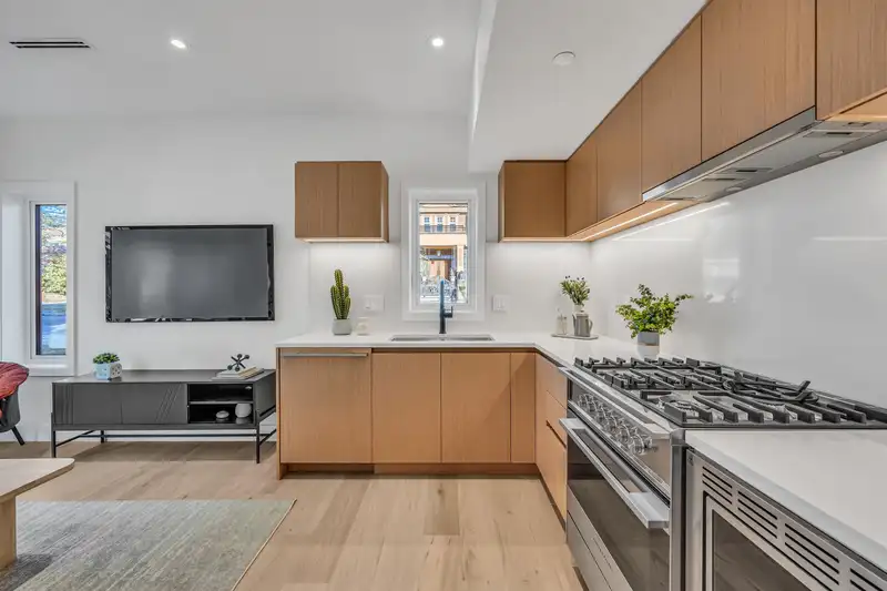 1008 W 52ND AVENUE - photo 2 of 24