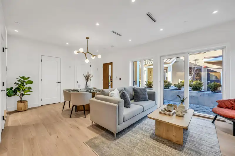 1008 W 52ND AVENUE - photo 4 of 24