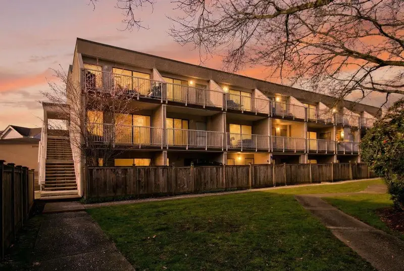 5 17700 60 AVENUE - photo 3 of 25