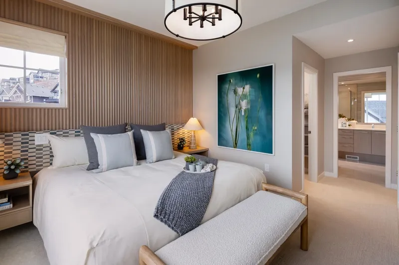 120 3637 SHEFFIELD AVENUE - photo 1 of 11