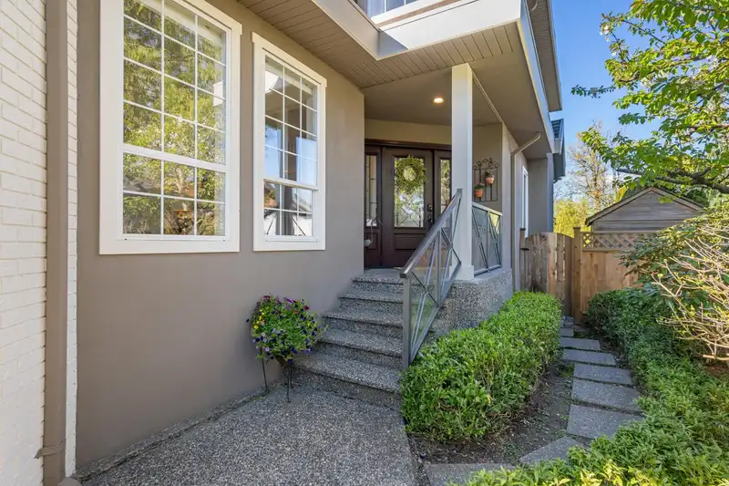 20971 YEOMANS CRESCENT - photo 2 of 40