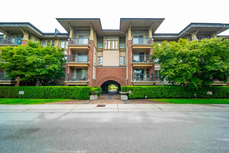 1321 5115 GARDEN CITY ROAD - photo 1 of 12