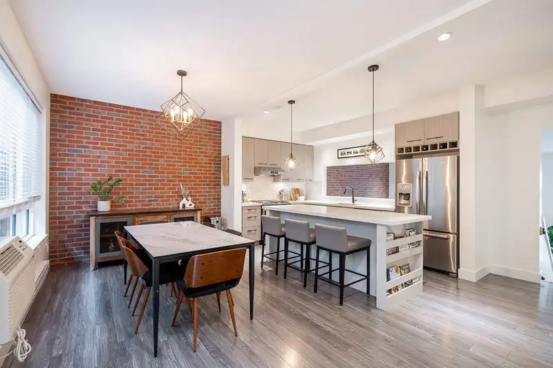 50 14058 61 AVENUE - photo 1 of 38
