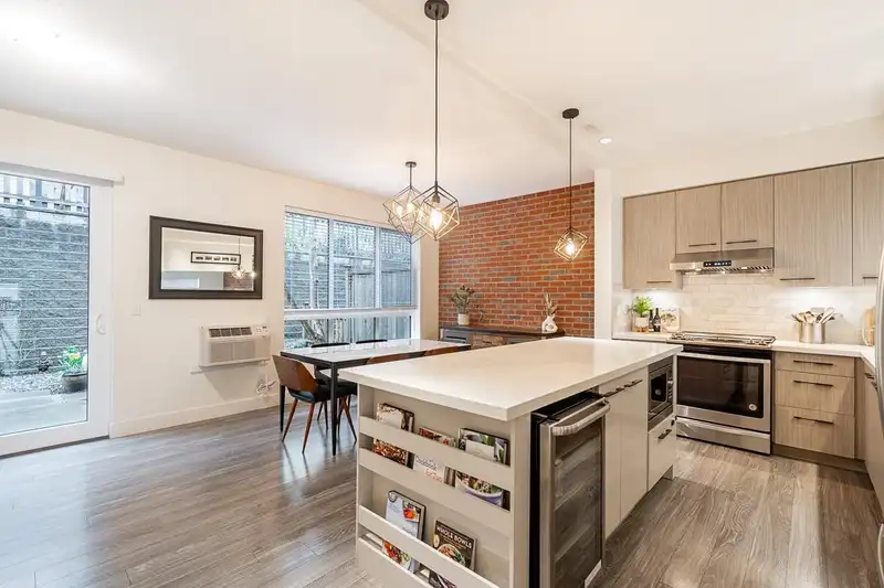 50 14058 61 AVENUE - photo 2 of 38