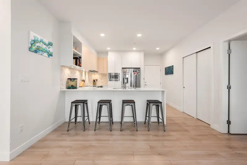 227 1792 STARLING DRIVE - photo 2 of 40