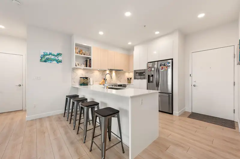 227 1792 STARLING DRIVE - photo 3 of 40