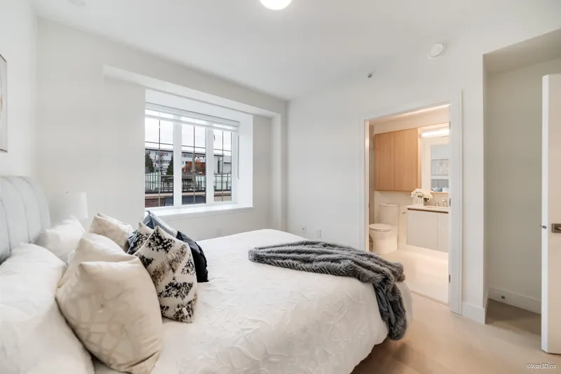 208 918 W 32ND STREET - photo 3 of 25