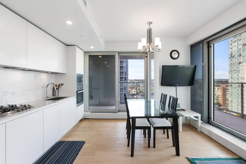 1205 1480 HOWE STREET - photo 4 of 21