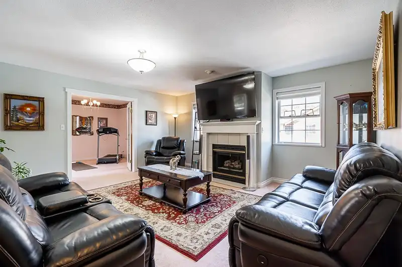 234 14861 98 AVENUE - photo 2 of 25