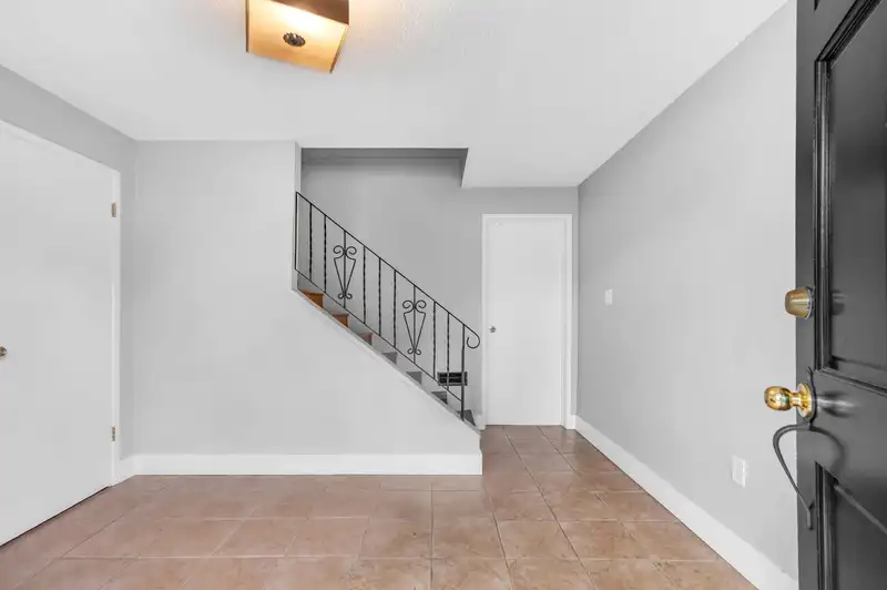 11582 84A AVENUE - photo 4 of 26